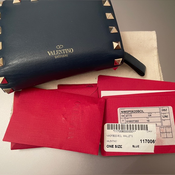 <SOLD> Valentino Garavani Wallet - Picture 3 of 9
